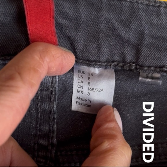 DIVIDED distressed jeans - Picture 8 of 9